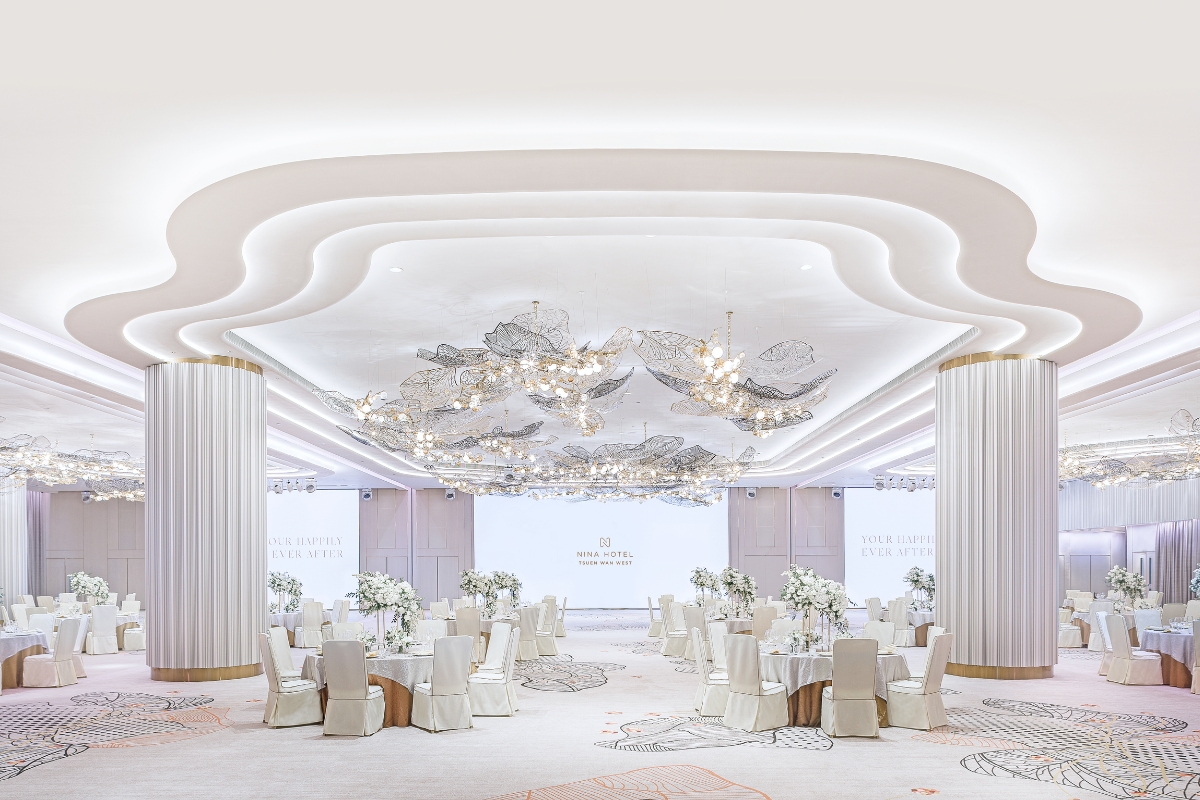 One of the largest ballrooms in Hong Kong, combining splendid designs and stylish décor inspired by the elegance of nature.