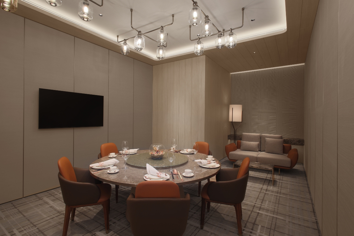 Elegantly designed and well-appointed private dining rooms that are perfect for intimate family celebrations, friends’ gatherings, or business luncheon or dinner. 