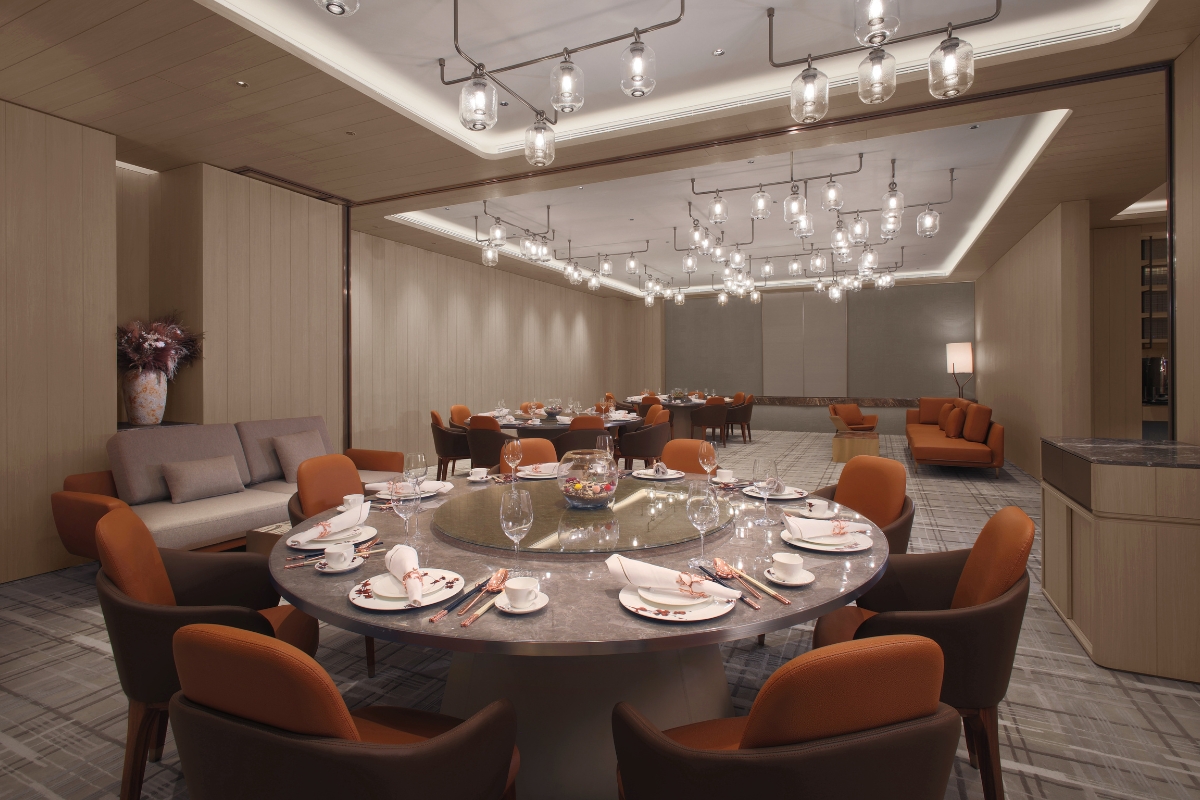 The spacious and highly flexible dining rooms are suitable for parties of 6 to up to 36 people. 